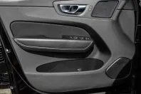 Volvo XC60 din 2020 cu 80.142 km - oferta VOL126231 - foto 13