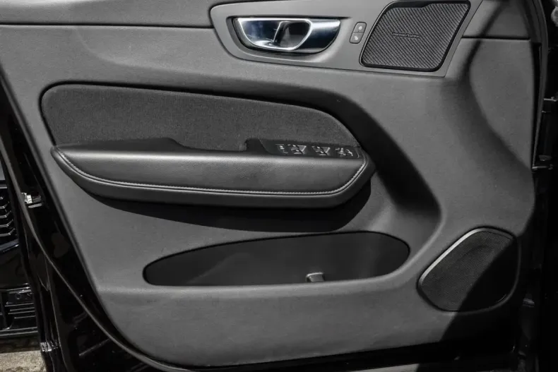 Volvo XC60 din 2020 cu 80.142 km - oferta VOL126231 - foto 13