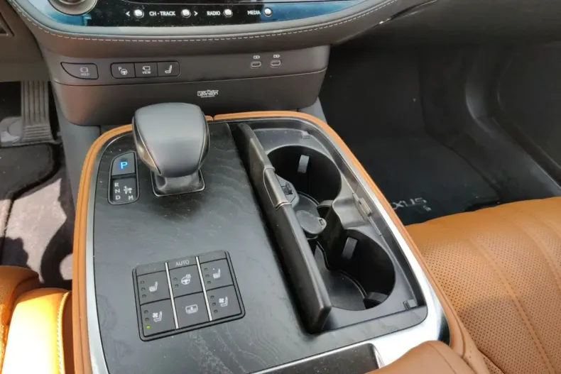 Lexus LS 500 din 2023 cu 15.050 km - oferta LEX126232 - foto 9