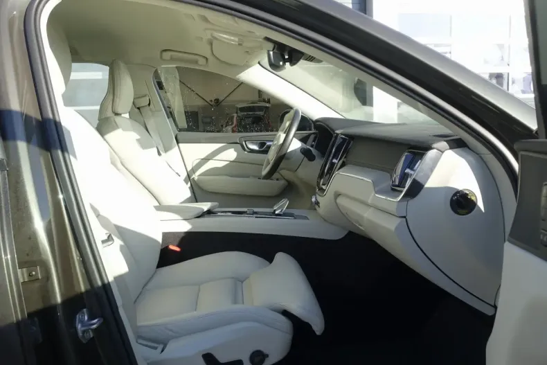 Volvo XC60 din 2021 cu 36.750 km - oferta VOL126242 - foto 15