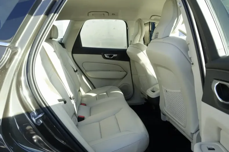 Volvo XC60 din 2021 cu 36.750 km - oferta VOL126242 - foto 16