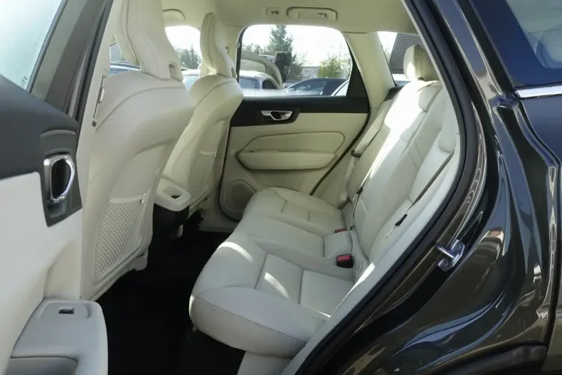 Volvo XC60 din 2021 cu 36.750 km - oferta VOL126242 - foto 17