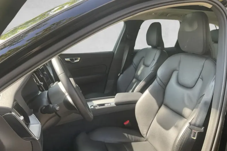 Volvo XC60 din 2022 cu 28.000 km - oferta VOL126245 - foto 9