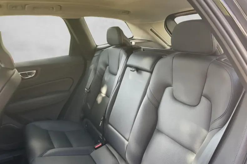 Volvo XC60 din 2022 cu 28.000 km - oferta VOL126245 - foto 10