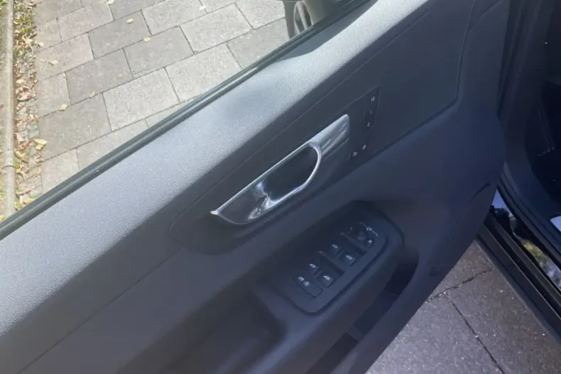 Volvo XC60 din 2022 cu 28.000 km - oferta VOL126245 - foto 12