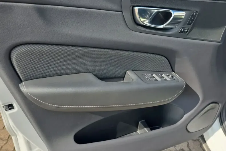 Volvo XC60 din 2022 cu 24.610 km - oferta VOL126246 - foto 7