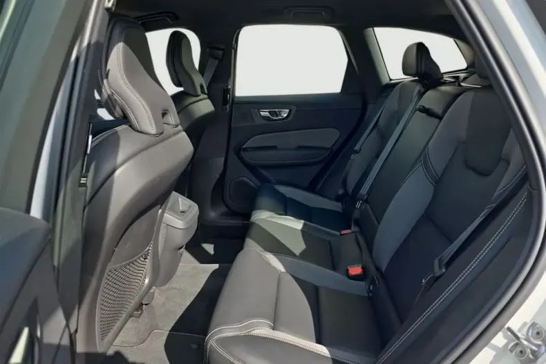 Volvo XC60 din 2022 cu 24.610 km - oferta VOL126246 - foto 12