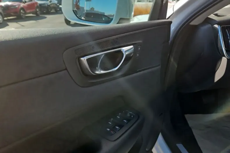 Volvo XC60 din 2022 cu 33.046 km - oferta VOL126247 - foto 13