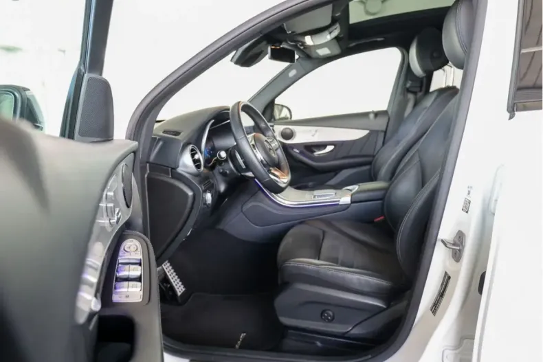 Mercedes-Benz GLC 300 din 2020 cu 59.987 km - oferta MER126275 - foto 4