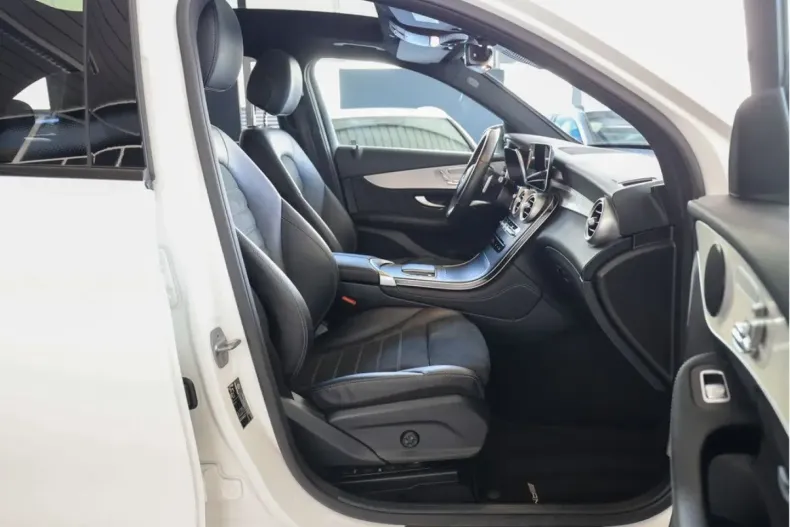 Mercedes-Benz GLC 300 din 2020 cu 59.987 km - oferta MER126275 - foto 5