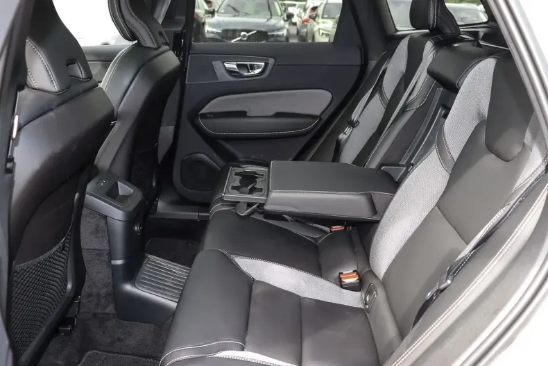 Volvo XC60 din 2023 cu 5.980 km - oferta VOL126279 - foto 12