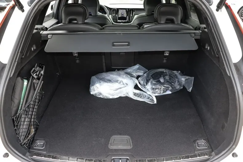 Volvo XC60 din 2023 cu 5.980 km - oferta VOL126279 - foto 13