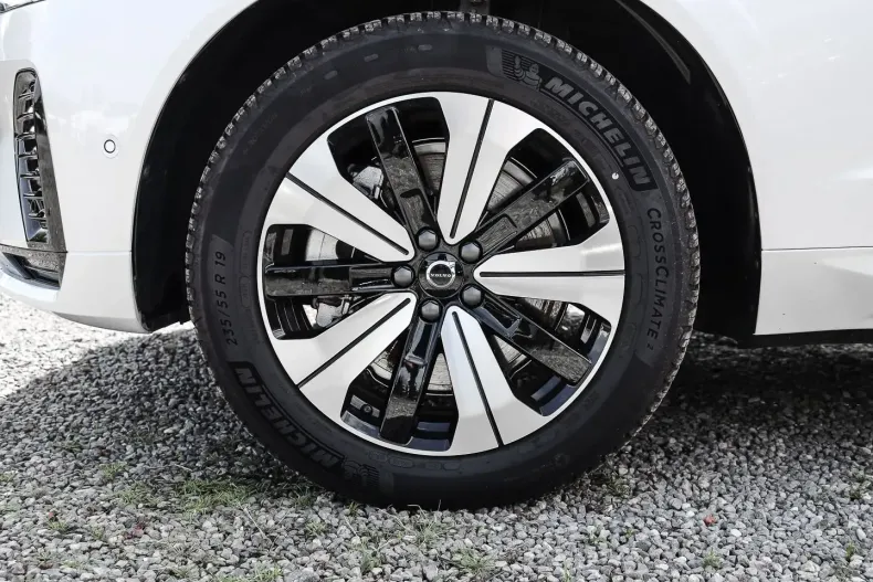 Volvo XC60 din 2023 cu 10.545 km - oferta VOL126280 - foto 3