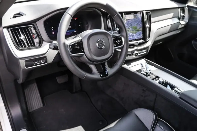 Volvo XC60 din 2023 cu 10.545 km - oferta VOL126280 - foto 4