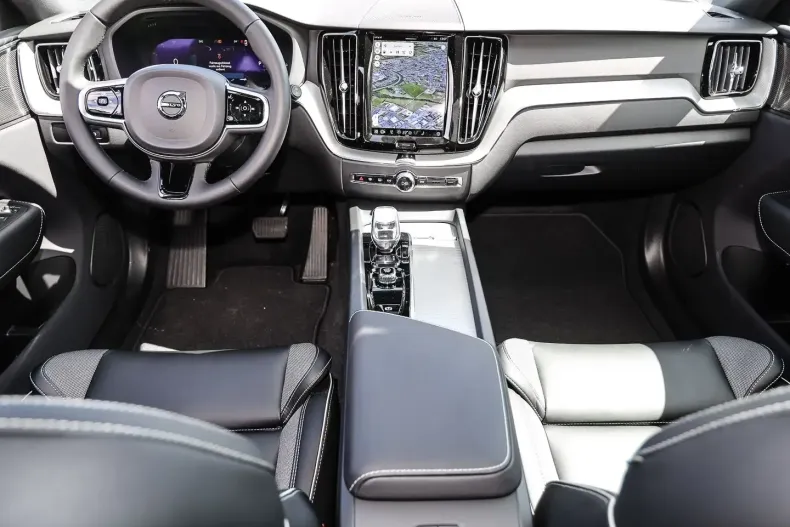 Volvo XC60 din 2023 cu 10.545 km - oferta VOL126280 - foto 5