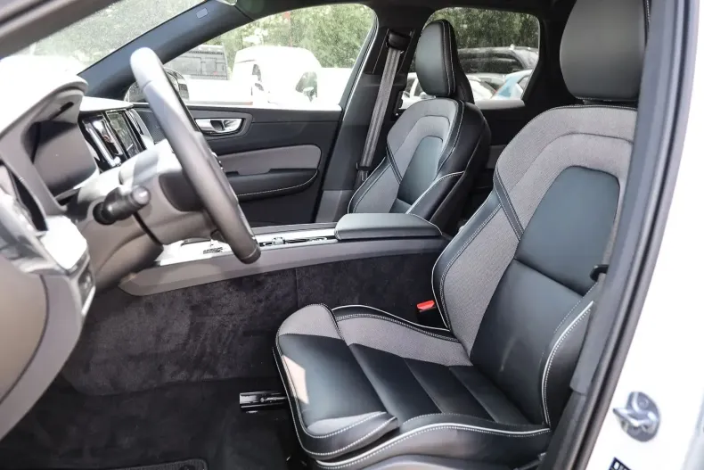 Volvo XC60 din 2023 cu 10.545 km - oferta VOL126280 - foto 7