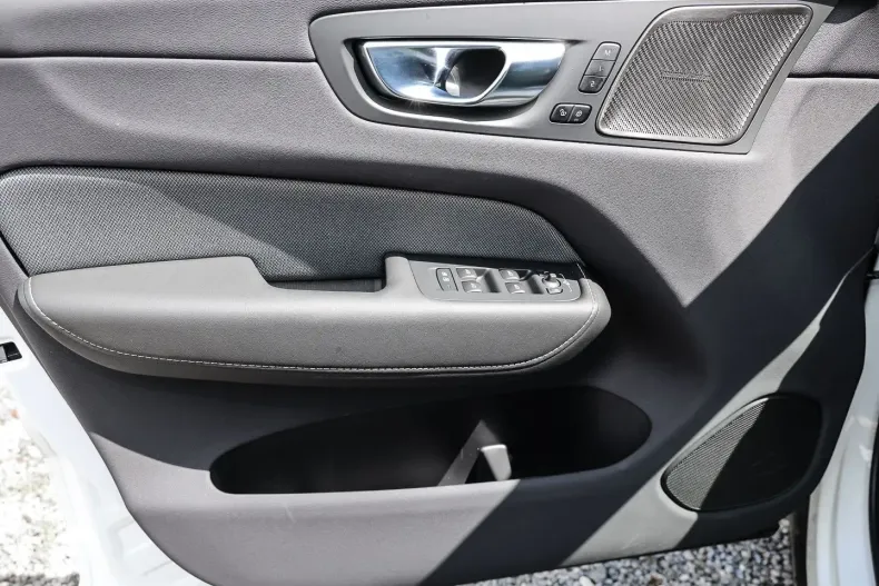 Volvo XC60 din 2023 cu 10.545 km - oferta VOL126280 - foto 10