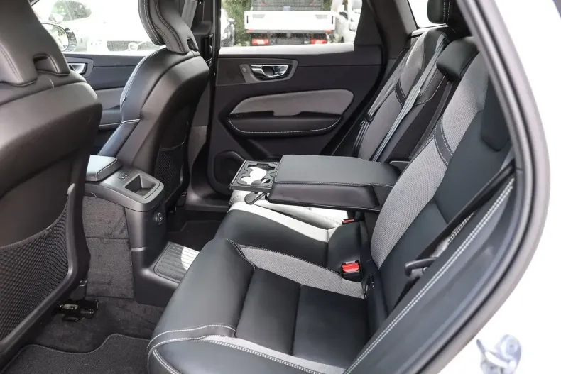 Volvo XC60 din 2023 cu 10.545 km - oferta VOL126280 - foto 14