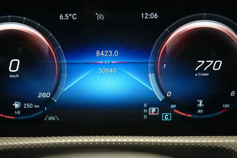 Mercedes-Benz CLA 220 din 2022 cu 51.980 km - oferta MER126283 - foto 18