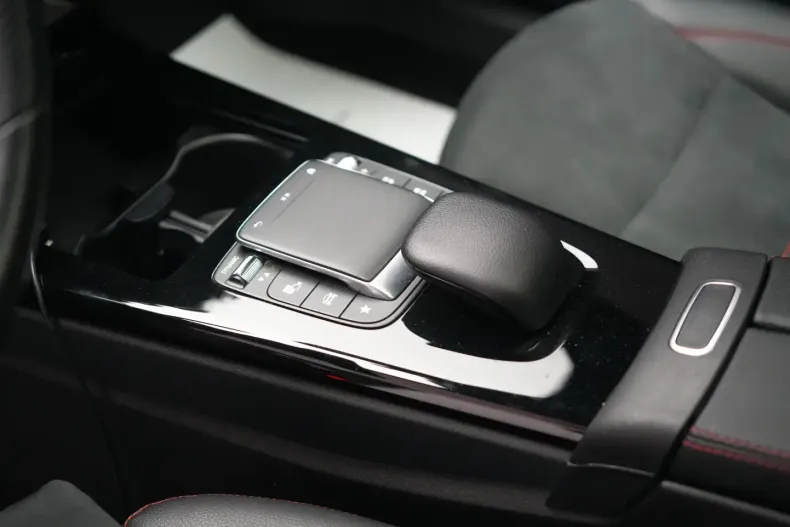 Mercedes-Benz CLA 220 din 2022 cu 51.980 km - oferta MER126283 - foto 20