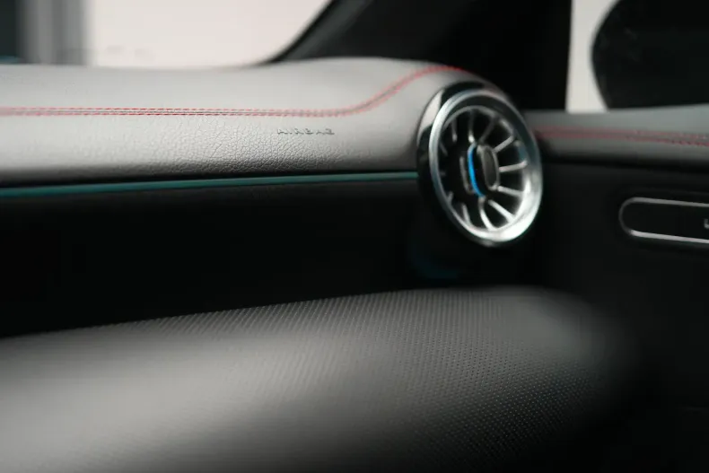 Mercedes-Benz CLA 220 din 2022 cu 51.980 km - oferta MER126283 - foto 23