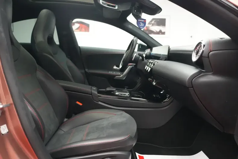 Mercedes-Benz CLA 220 din 2022 cu 51.980 km - oferta MER126283 - foto 24