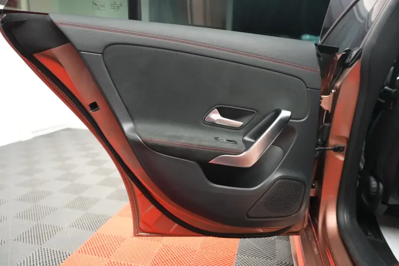 Mercedes-Benz CLA 220 din 2022 cu 51.980 km - oferta MER126283 - foto 26