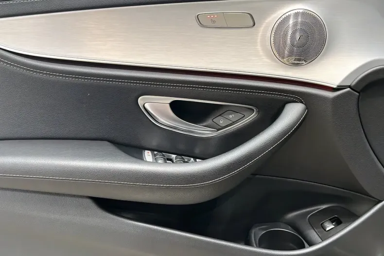 Mercedes-Benz E 300 din 2021 cu 28.950 km - oferta MER126286 - foto 13