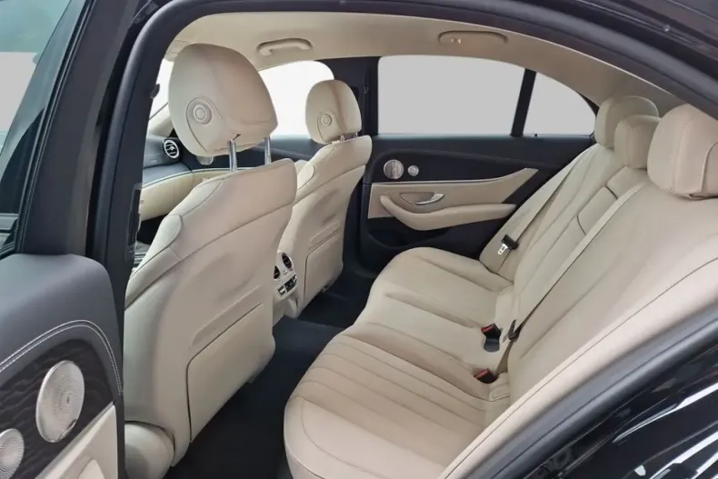 Mercedes-Benz E 300 din 2022 cu 24.300 km - oferta MER126287 - foto 8