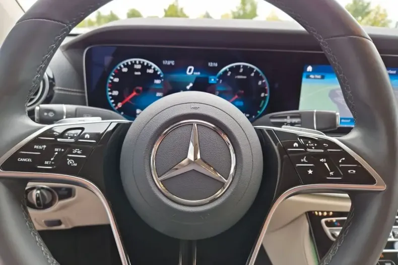 Mercedes-Benz E 300 din 2022 cu 24.300 km - oferta MER126287 - foto 9