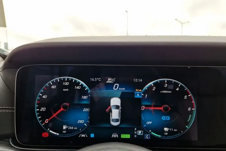 Mercedes-Benz E 300 din 2022 cu 24.300 km - oferta MER126287 - foto 10