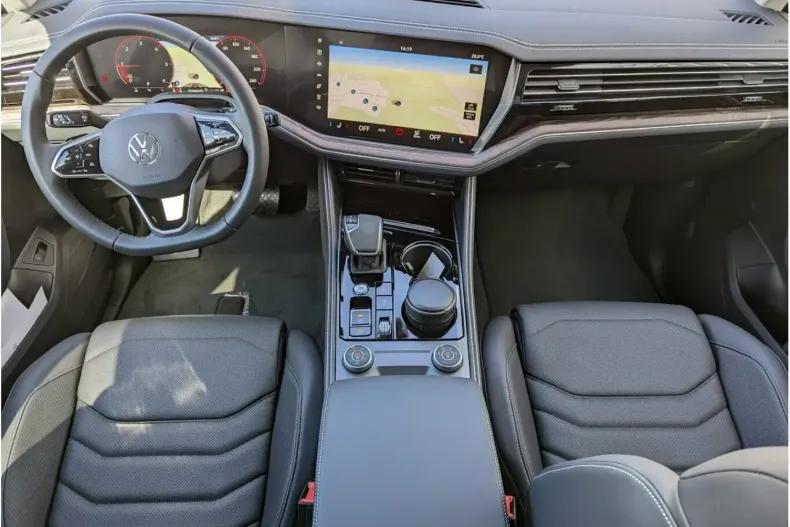 Volkswagen Touareg din 2024 cu 20 km - oferta VOL126296 - foto 4