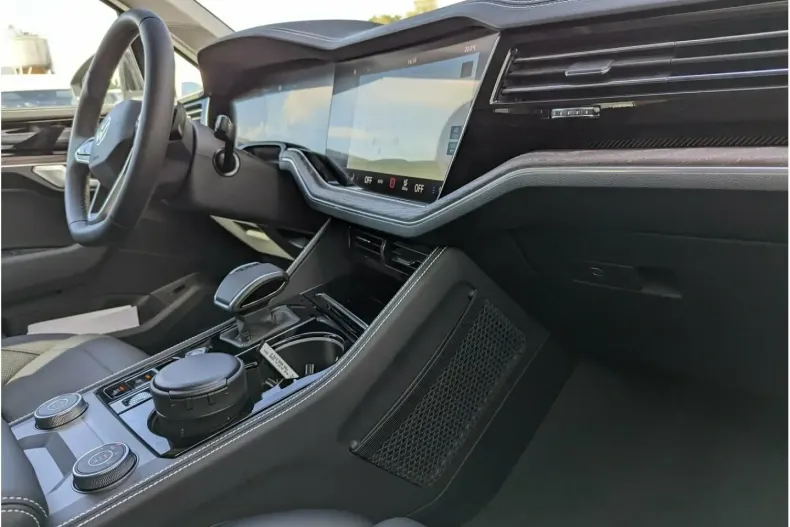 Volkswagen Touareg din 2024 cu 20 km - oferta VOL126296 - foto 5