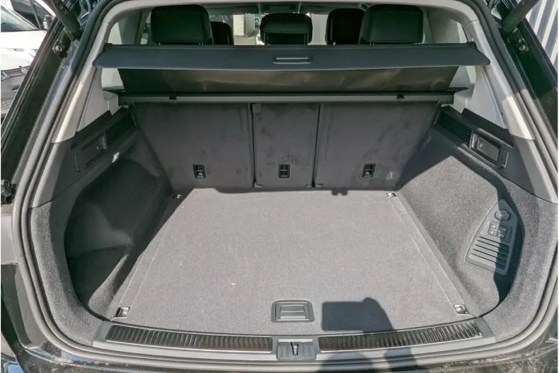 Volkswagen Touareg din 2024 cu 20 km - oferta VOL126296 - foto 12