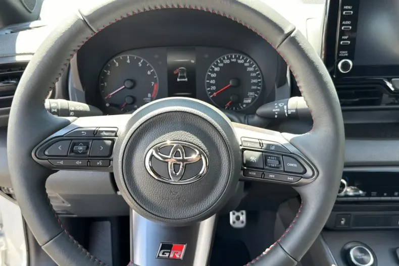 Toyota Yaris din 2024 cu 1.100 km - oferta TOY126306 - foto 9