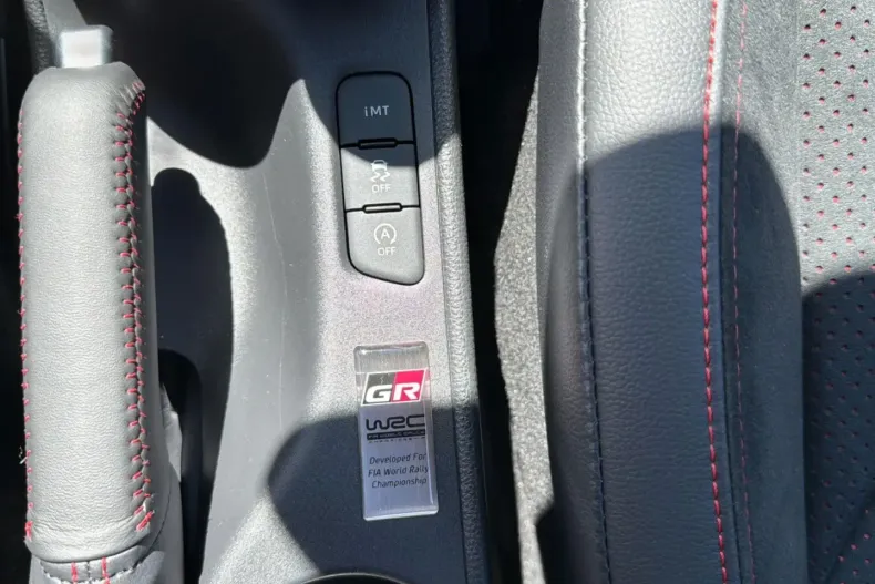 Toyota Yaris din 2024 cu 1.100 km - oferta TOY126306 - foto 11