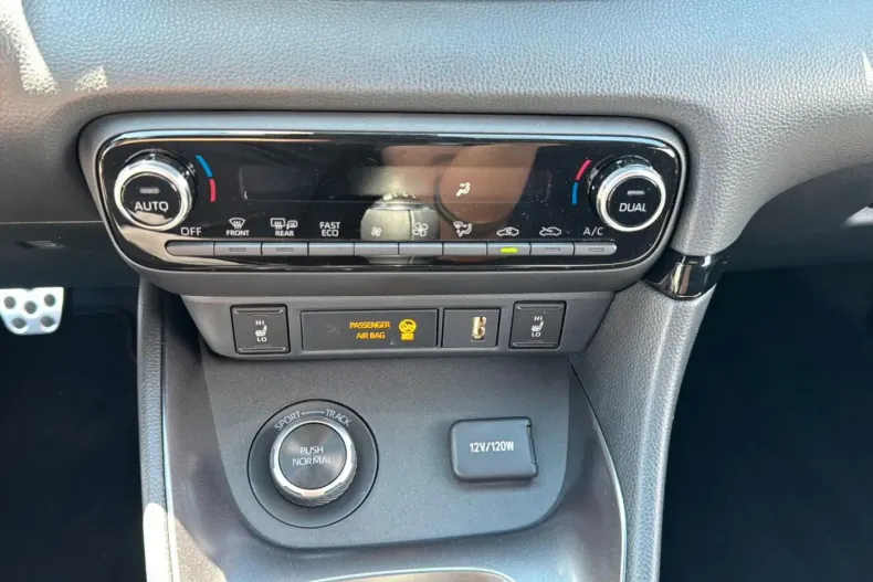 Toyota Yaris din 2024 cu 1.100 km - oferta TOY126306 - foto 12