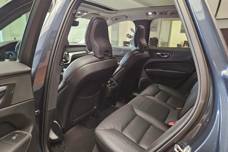 Volvo XC60 din 2021 cu 82.000 km - oferta VOL126354 - foto 11