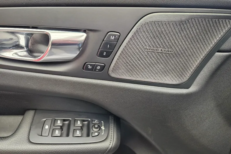 Volvo XC60 din 2021 cu 82.000 km - oferta VOL126354 - foto 23