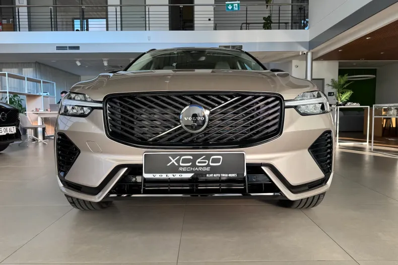 Volvo XC60 din 2025 cu 9 km - oferta VOL126394 - foto 2