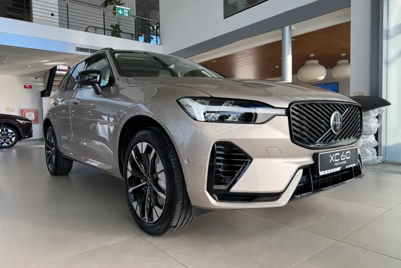 Volvo XC60 din 2025 cu 9 km - oferta VOL126394 - foto 3