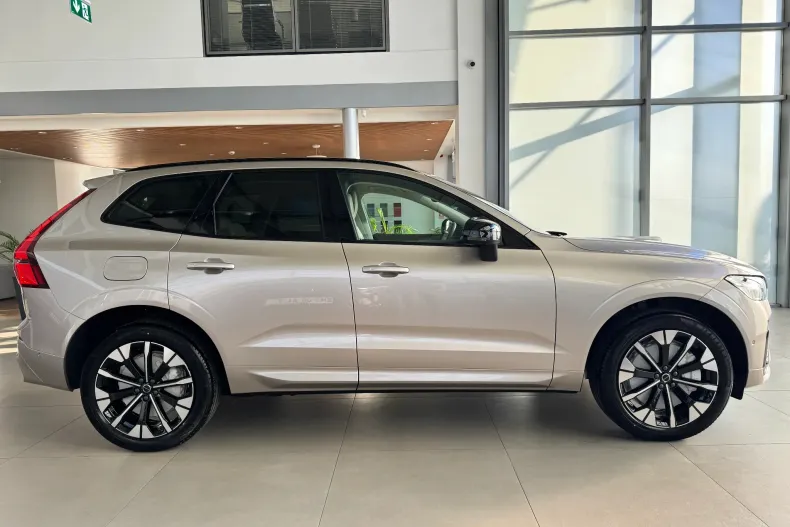 Volvo XC60 din 2025 cu 9 km - oferta VOL126394 - foto 4