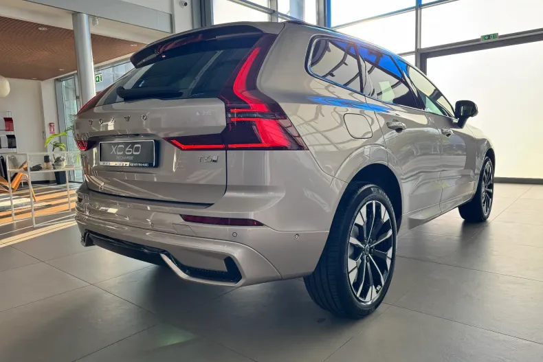 Volvo XC60 din 2025 cu 9 km - oferta VOL126394 - foto 5