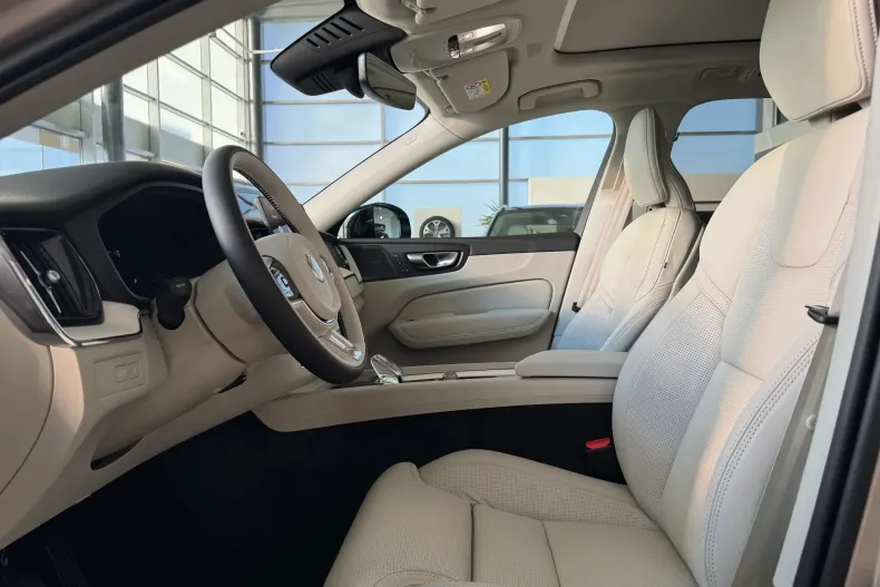 Volvo XC60 din 2025 cu 9 km - oferta VOL126394 - foto 9