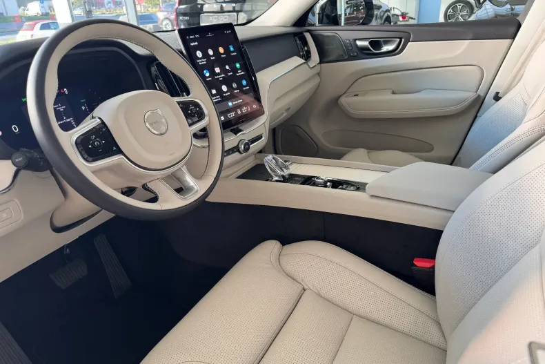 Volvo XC60 din 2025 cu 9 km - oferta VOL126394 - foto 10