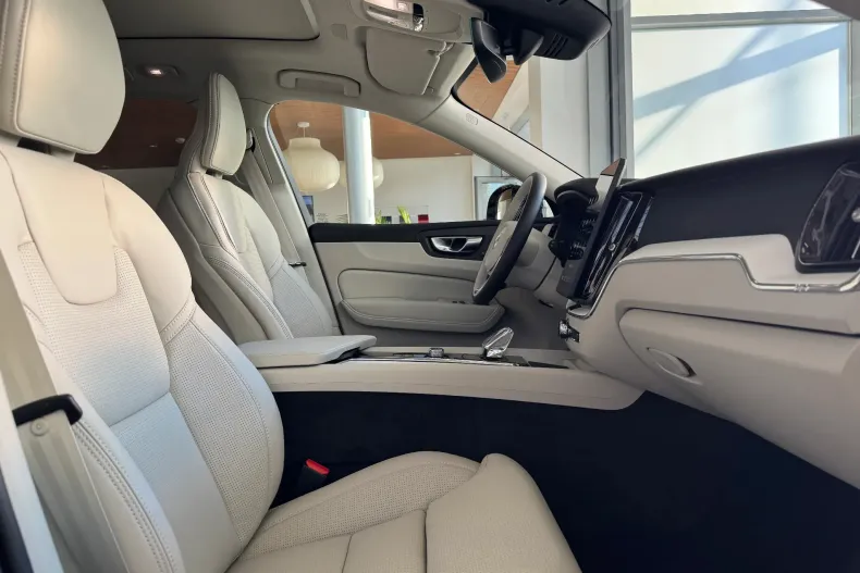 Volvo XC60 din 2025 cu 9 km - oferta VOL126394 - foto 12