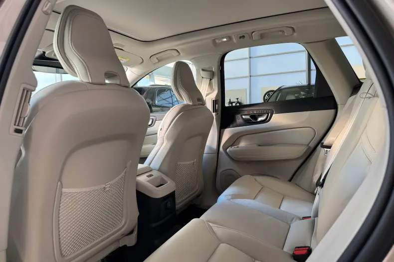 Volvo XC60 din 2025 cu 9 km - oferta VOL126394 - foto 14