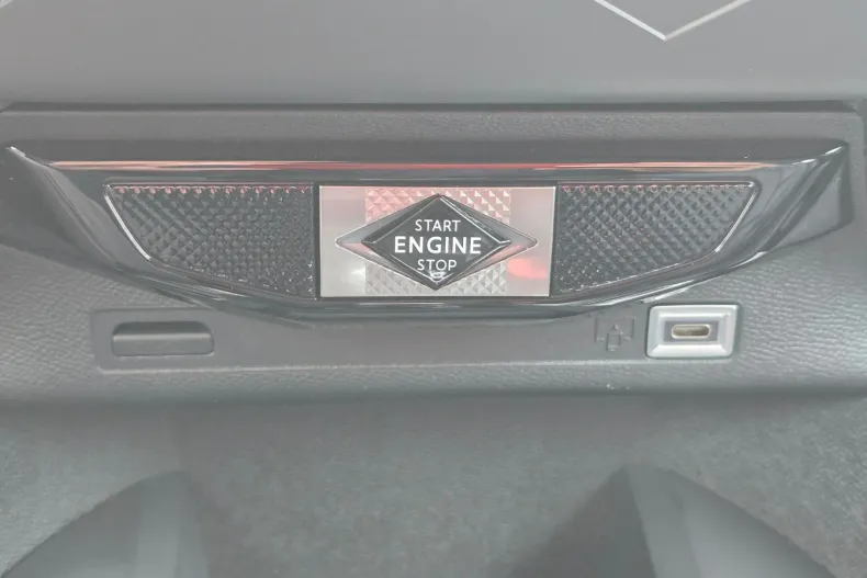 DS Automobiles DS 3 din 2024 cu 25.000 km - oferta DSA126456 - foto 21