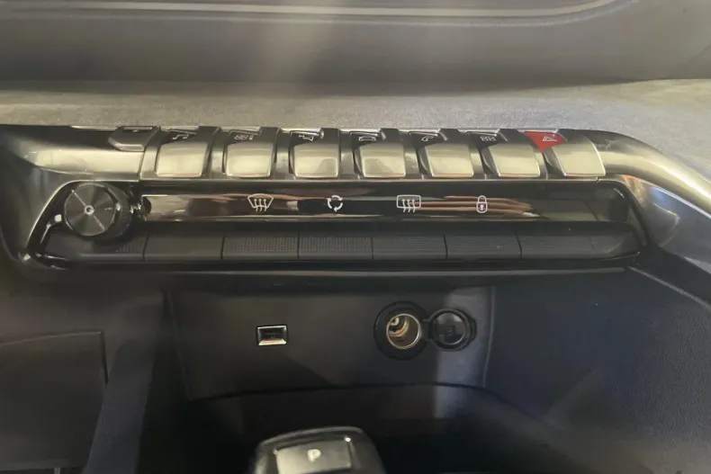 Peugeot 3008 din 2021 cu 83.449 km - oferta PEU126509 - foto 17