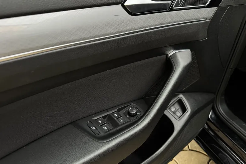 Volkswagen Passat din 2021 cu 180.000 km - oferta VOL126511 - foto 4